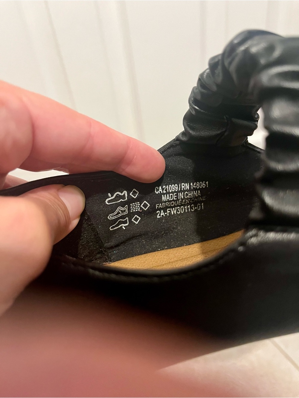 3/30$💥 Ardene Black Pointed Toe Mary Jane Ballet Flats Size 9 Women Ruched Strap - Picture 4 of 9